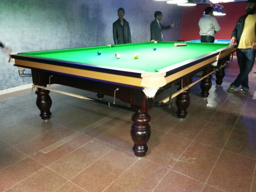CHAMPION SNOOKER TABLE