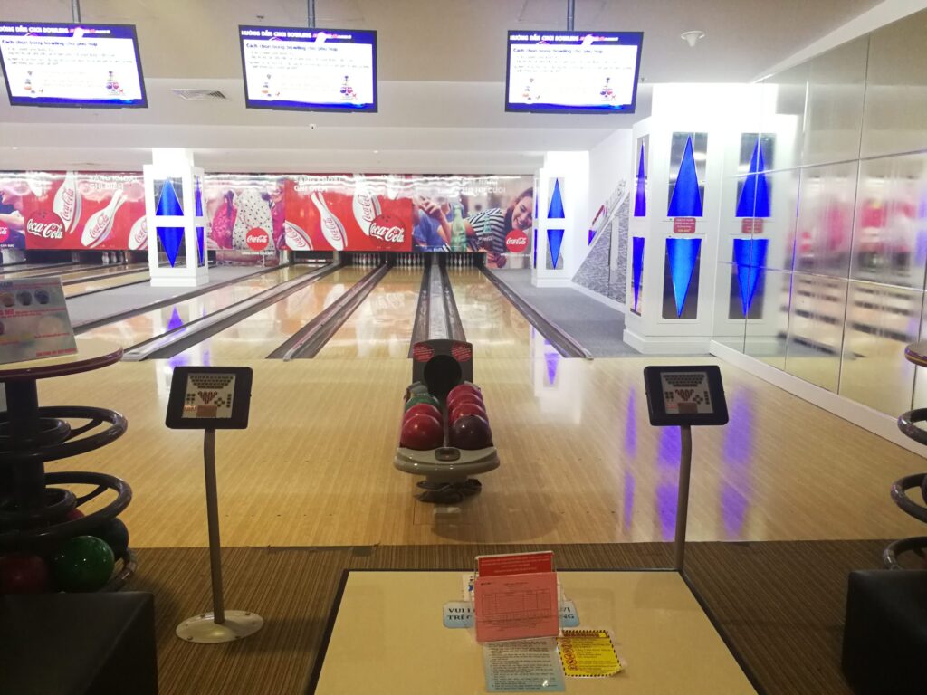 USED BOWLING LABNES